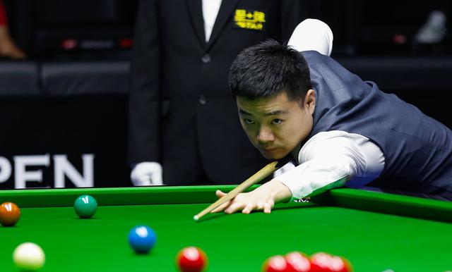 紧张局势的 紧张局势的